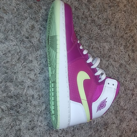 Girls Nike Dunks - Picture 2 of 6